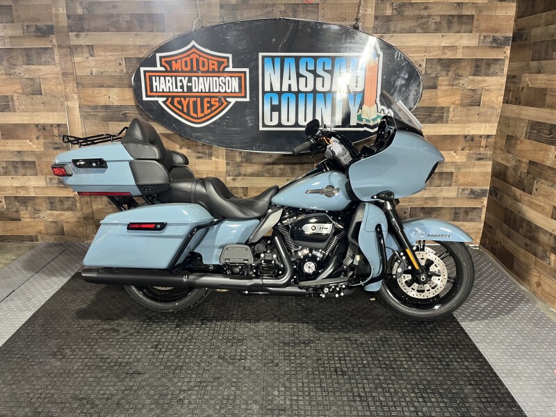 2024 Harley-Davidson<sup>®</sup> Road Glide<sup>®</sup> Limited Sharkskin Blue 