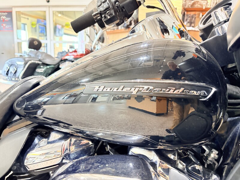 2018 FLTRU Harley-Davidson® Road Glide® Ultra Vivid Black