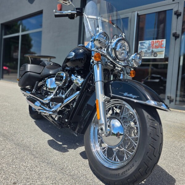 2024 Harley-Davidson® Heritage Classic Vivid Black
