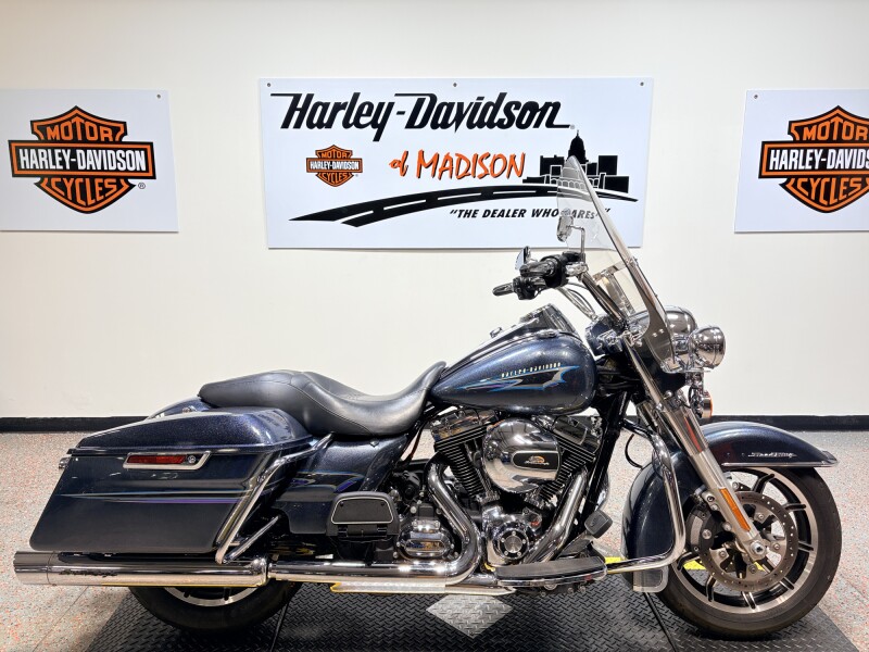 2015 FLHR Harley-Davidson® Road King® Classic Vivid Black