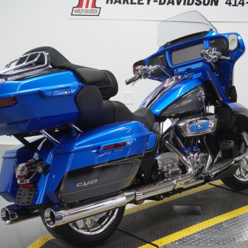 2026 Harley-Davidson® CVO Street Glide Limited Electric Coast CVO Two-Tone thumb 2