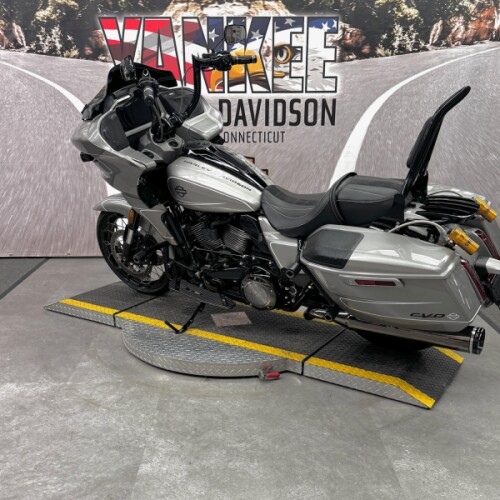 2023 FLTRXSE CVO™ Road Glide™ thumb 1