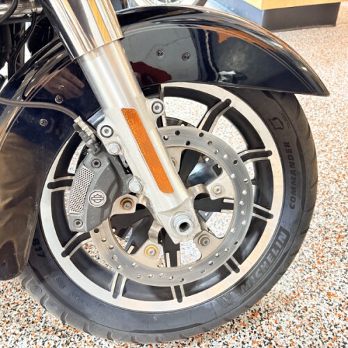 2018 FLTRU Harley-Davidson® Road Glide® Ultra Vivid Black thumb 2