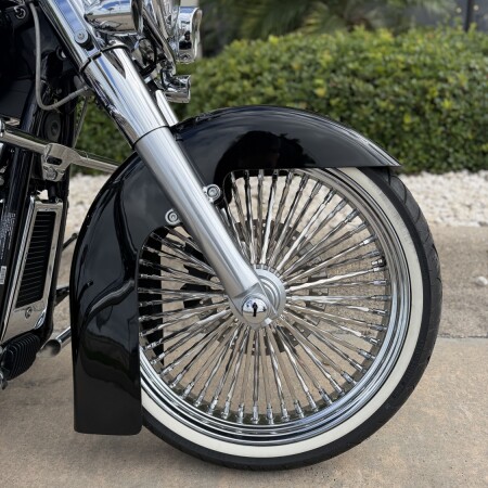 2022 Harley-Davidson® Heritage Classic 114 Vivid Black (Black Finish w/Cast Wheels) thumb 2