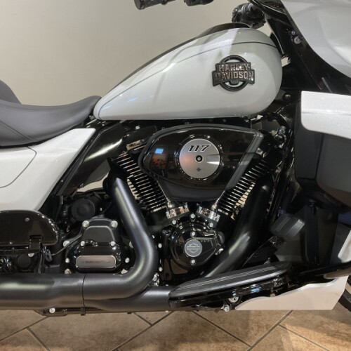 2026 Harley-Davidson® Street Glide Limited White Onyx Pearl Black Trim  FLHXL thumb 3