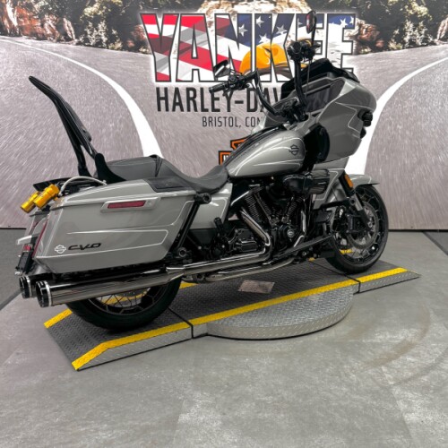 2023 FLTRXSE CVO™ Road Glide™ thumb 3