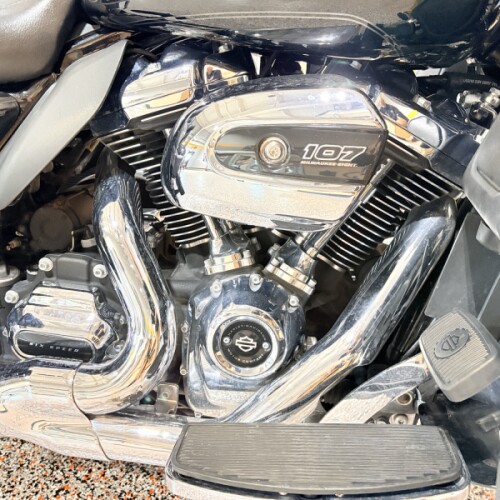 2018 FLTRU Harley-Davidson® Road Glide® Ultra Vivid Black thumb 3