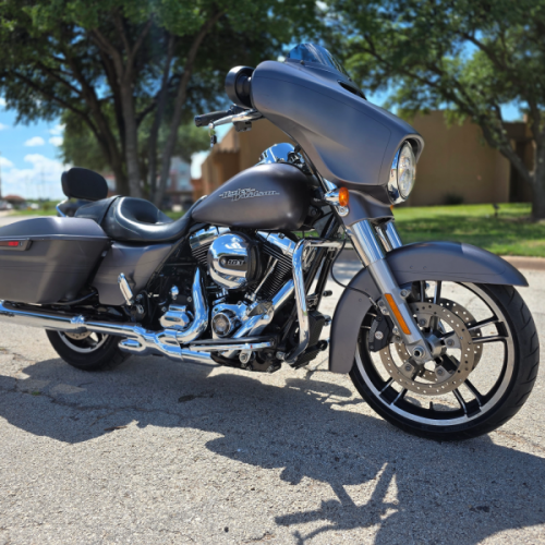 2016 Harley-Davidson® Street Glide® thumb 2