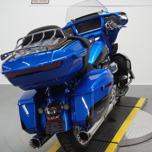 2026 Harley-Davidson® CVO Street Glide Limited Electric Coast CVO Two-Tone thumb 1