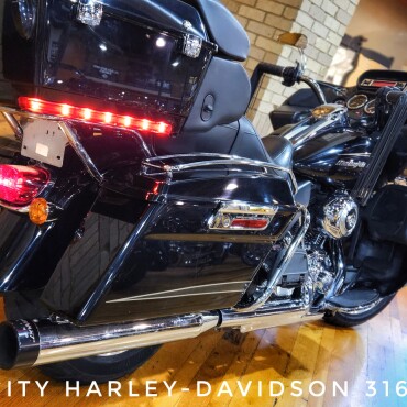2012 Harley-Davidson® Road Glide® Ultra, FLTRU103 thumb 1