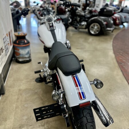 FXD 2026 Super Glide® thumb 1