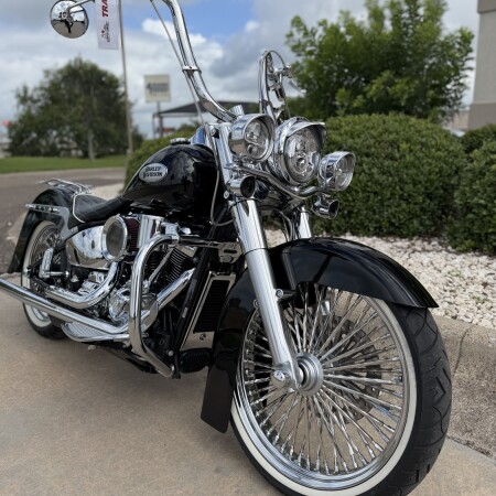 2022 Harley-Davidson® Heritage Classic 114 Vivid Black (Black Finish w/Cast Wheels) thumb 1