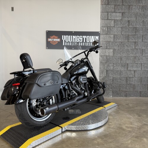 2016 Harley-Davidson® Fat Boy® S FLSTFBS thumb 2