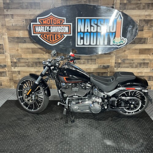 2023 Harley-Davidson® Breakout™ Vivid Black thumb 2