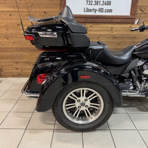 2022 Harley-Davidson® Tri Glide® Ultra Vivid Black  FLHTCUTG thumb 0