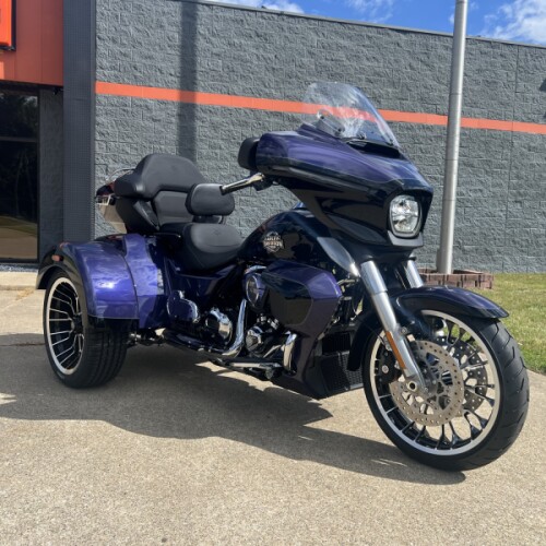 2026 Harley-Davidson® Street Glide 3 Limited Purple Abyss / Vivid Black Chrome Trim thumb 3