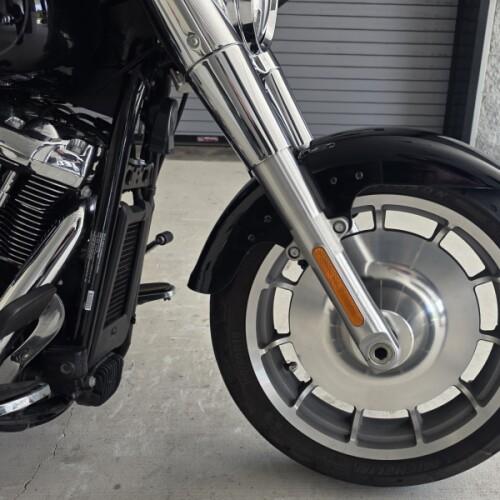 2022 Harley-Davidson® Fat Boy® 114 Vivid Black thumb 2