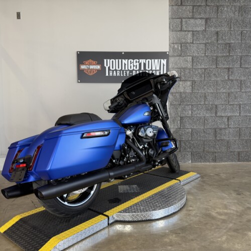 2026 Harley-Davidson® Street Glide® FLHX thumb 2