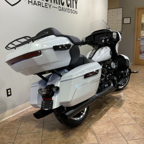 2026 Harley-Davidson® Street Glide Limited White Onyx Pearl Black Trim  FLHXL thumb 0