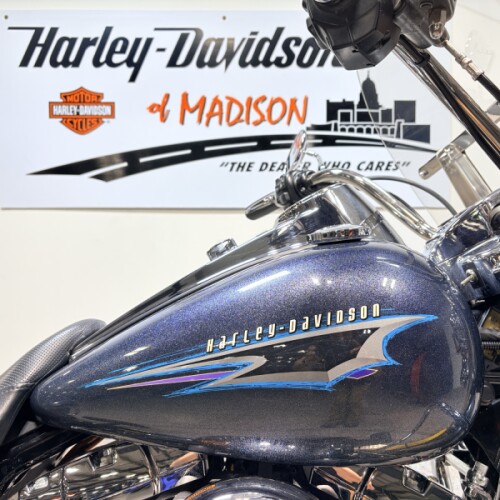 2015 FLHR Harley-Davidson® Road King® Classic Vivid Black thumb 2