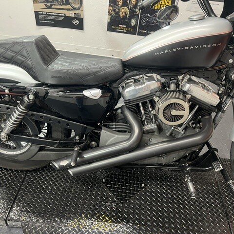 2009 Harley-Davidson® Nightster™ Barracuda Silver Denim/Black Denim thumb 1