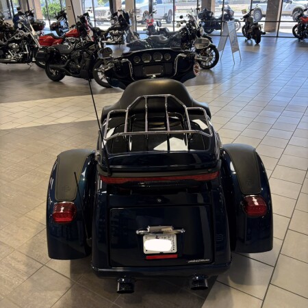 2014 Harley-Davidson® Tri Glide® Ultra Big Blue Pearl/Vivid Black thumb 1