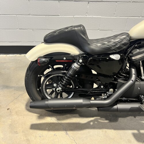 2022 Harley-Davidson® Iron 883™ White Sand Pearl XL883N thumb 0