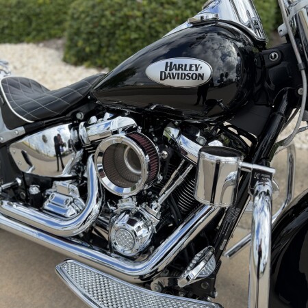 2022 Harley-Davidson® Heritage Classic 114 Vivid Black (Black Finish w/Cast Wheels) thumb 3