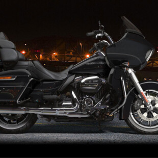 2018 FLTRU Harley-Davidson® Road Glide® Ultra Vivid Black thumb 0