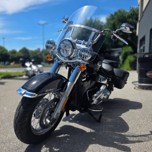 2024 Harley-Davidson® Heritage Classic Vivid Black thumb 2