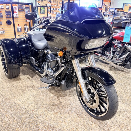 2023 FLTRT Harley-Davidson® Road Glide® 3 Vivid Black - Black Finish thumb 3