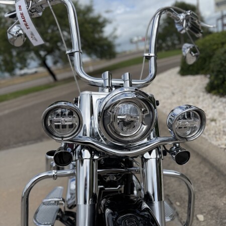2022 Harley-Davidson® Heritage Classic 114 Vivid Black (Black Finish w/Cast Wheels) thumb 0