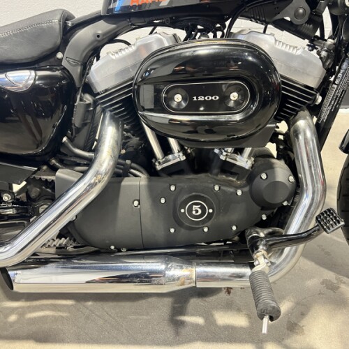 2011 Harley-Davidson® Forty-Eight® Vivid Black XL1200X thumb 1
