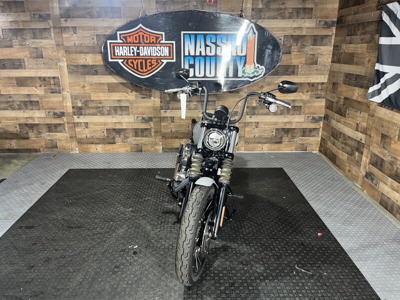 2025 Harley-Davidson® Street Bob® Billiard Gray w/Laced Wheels