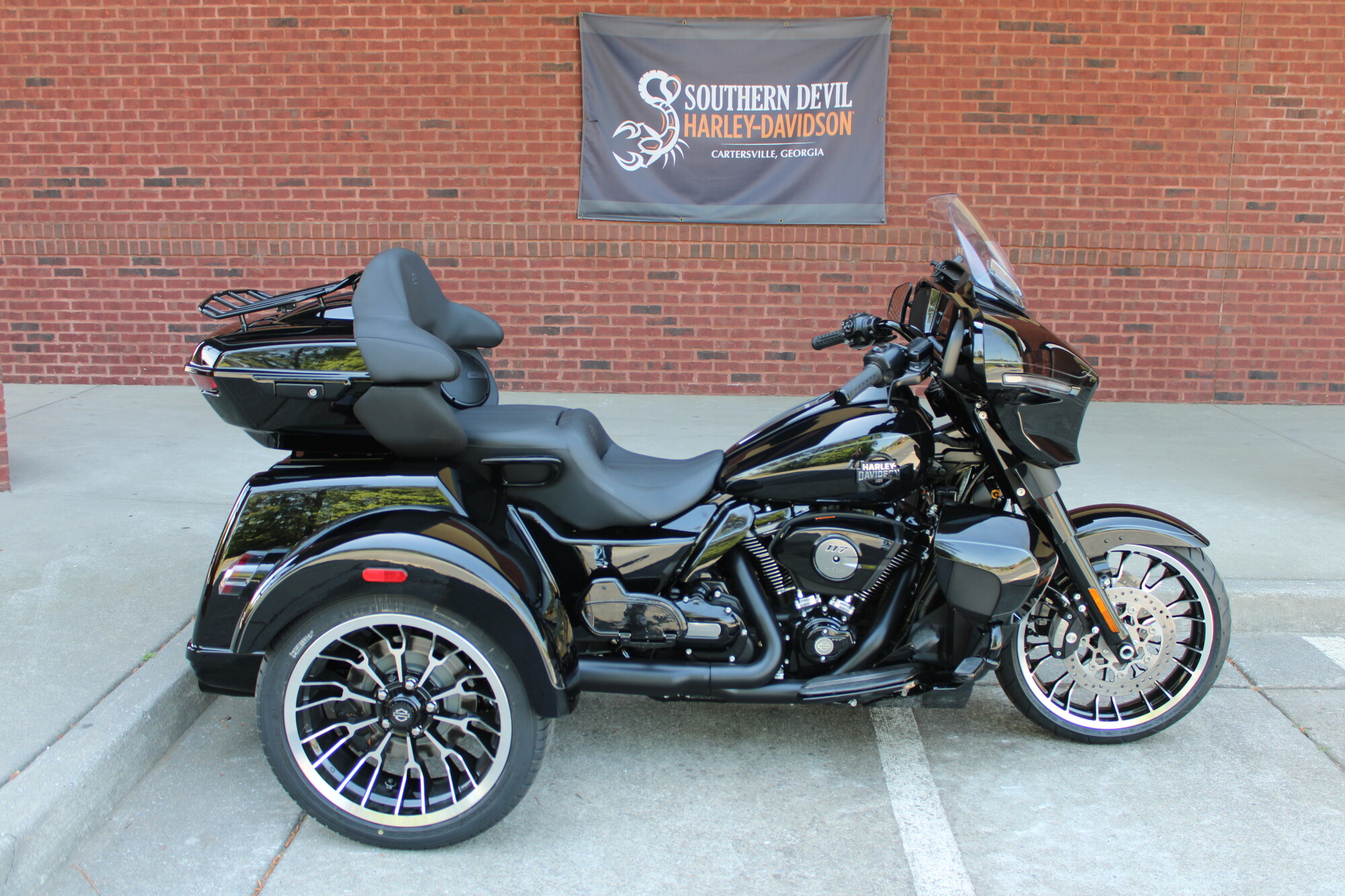2026 Harley-Davidson® Street Glide 3 Limited Vivid Black Black Trim