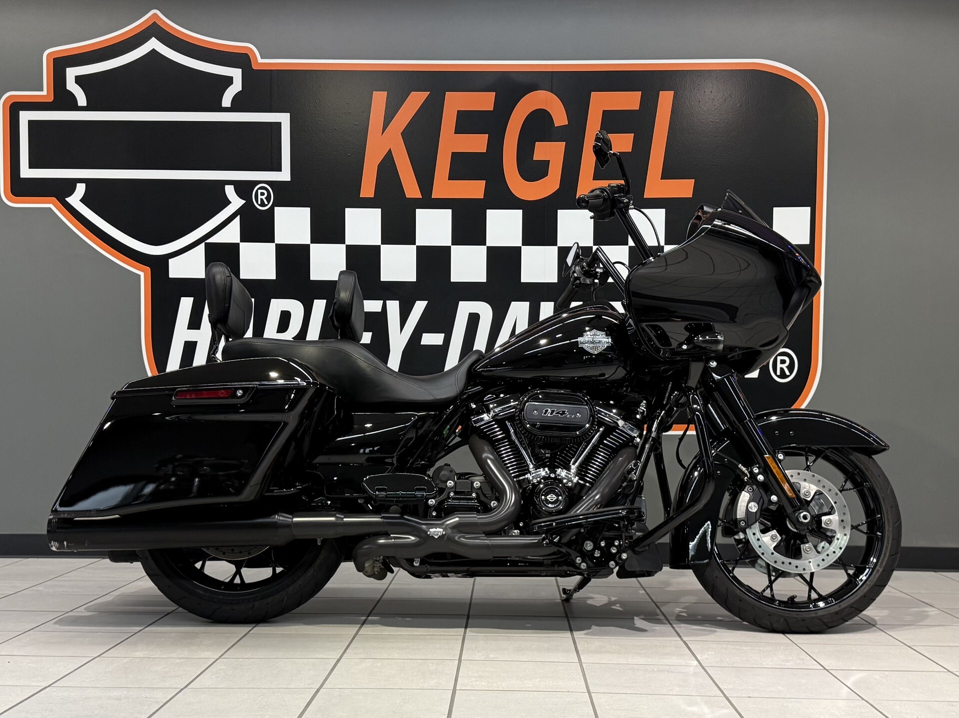 2022 Harley-Davidson® Road Glide® Special Vivid Black - Black Finish