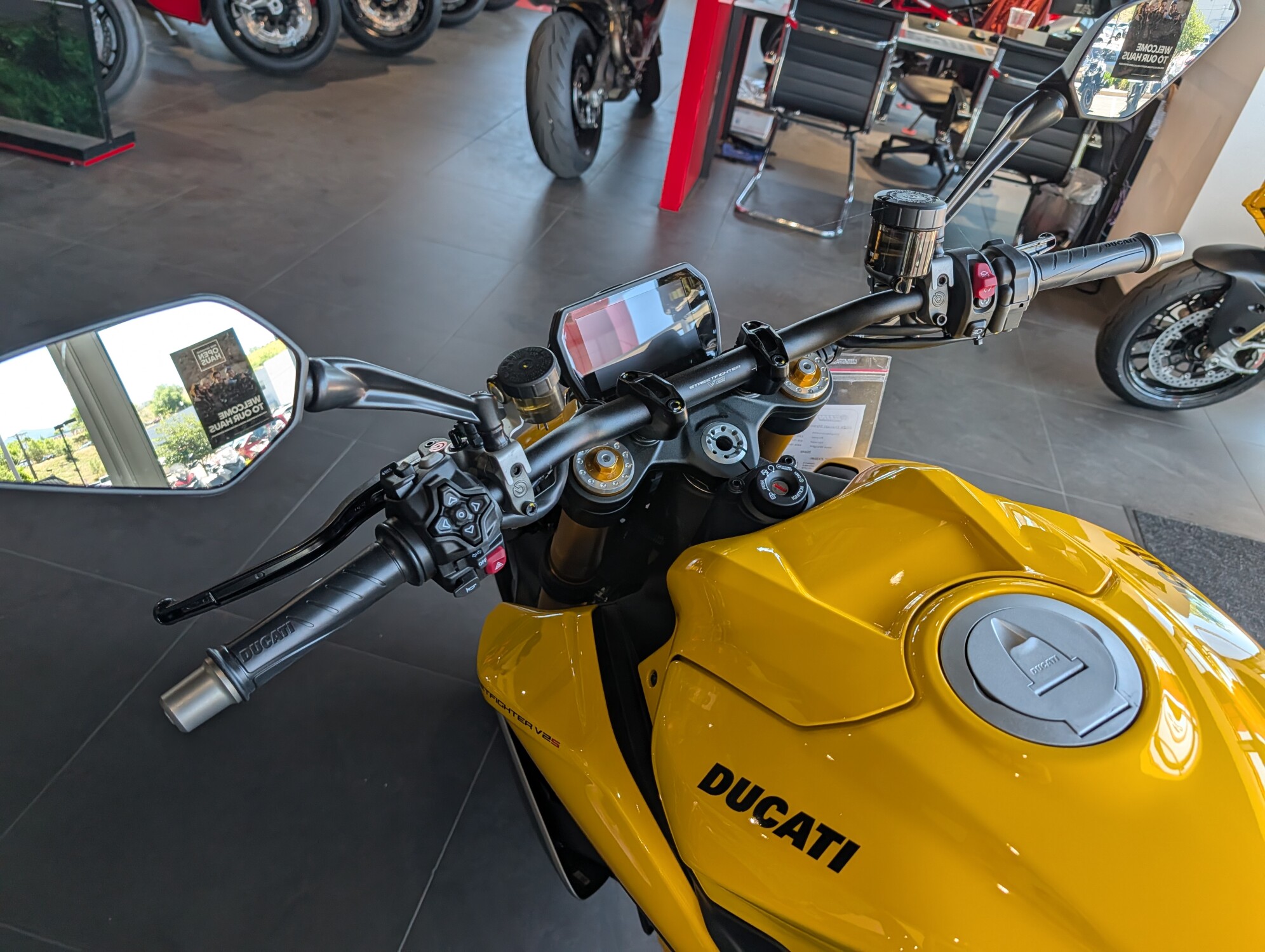 2026 Ducati Streetfighter V2S, photo 9