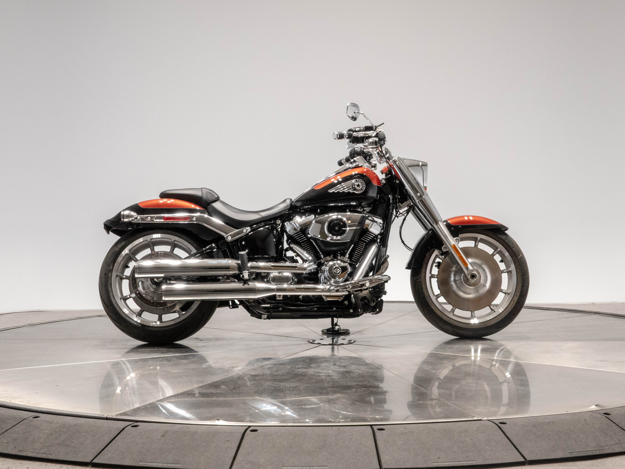 2025 HARLEY-DAVIDSON FLFB FAT BOY in Whiskey Fire/ Vivid Black