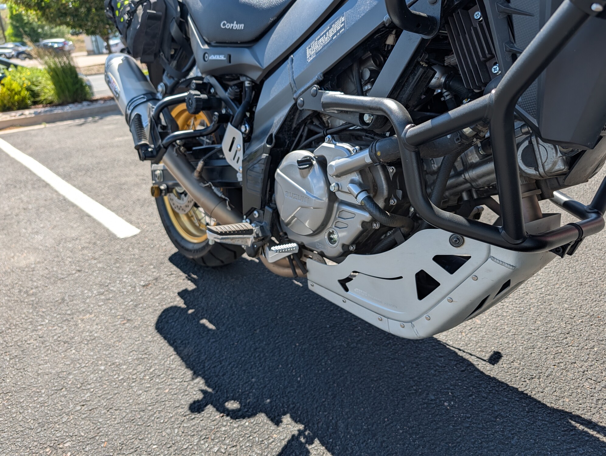2023 Suzuki V-Strom 650 white, photo 11