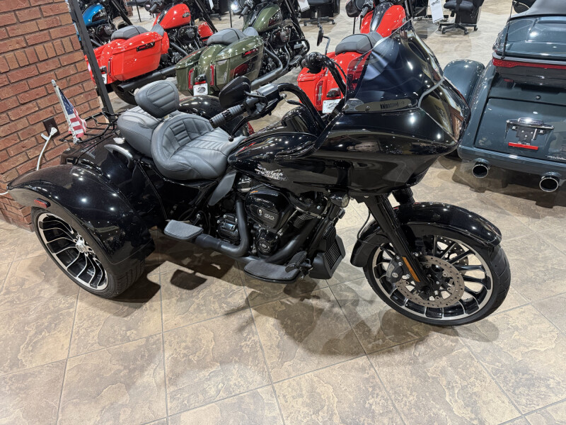 2023 Harley-Davidson® Road Glide® 3 Vivid Black