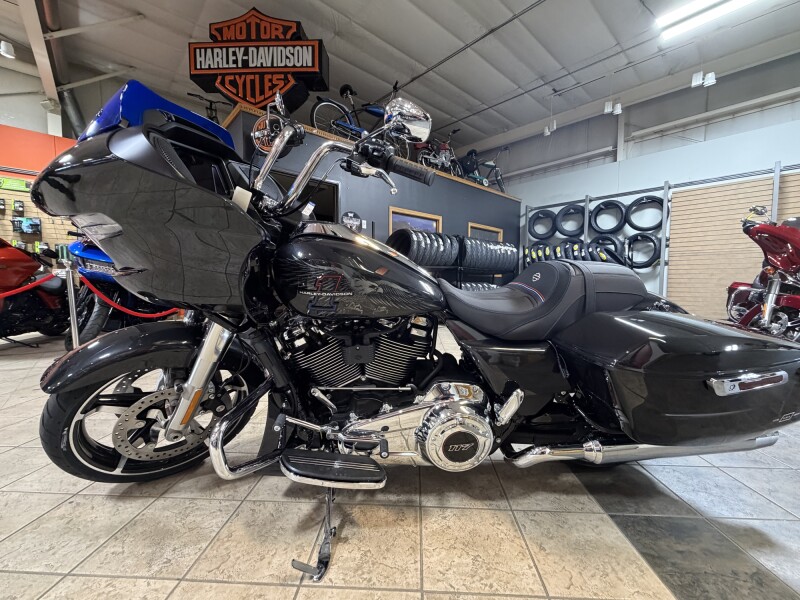 2026 Harley-Davidson® Road Glide® MIDNIGHT EMBER