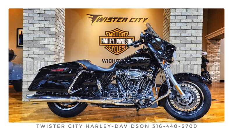 2017 Harley-Davidson® Street Glide®, FLHX