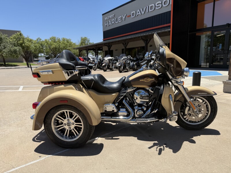 2014 Harley-Davidson® Tri Glide® Ultra Sand Pearl/Canyon Brown Pearl