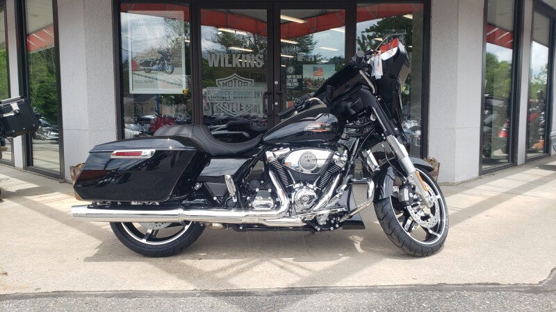 2026 HARLEY-DAVIDSON FLHX STREET GLIDE in Vivid Black with Chrome Trim