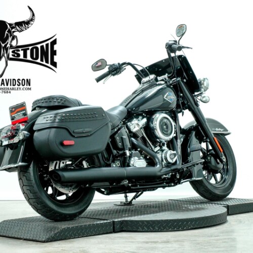 2026 Harley-Davidson® Heritage Classic Vivid Black - Black Finish thumb 3