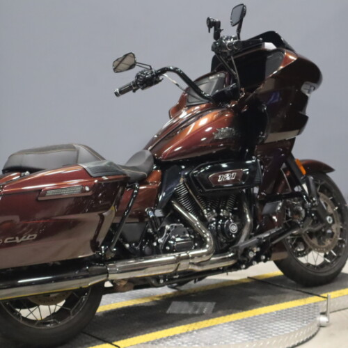 2024 Harley-Davidson<sup>®</sup> CVO™ Road Glide<sup>®</sup> FLTRXSE thumb 1