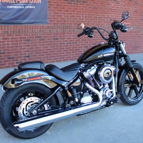 2026 Harley-Davidson® Street Bob® Vivid Black Chrome Two-Up Cast Wheels thumb 2