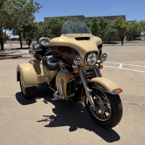 2014 Harley-Davidson® Tri Glide® Ultra Sand Pearl/Canyon Brown Pearl thumb 2