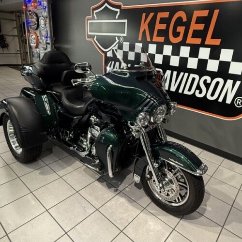 2021 Harley-Davidson® Tri Glide® Ultra Snake Venom thumb 3