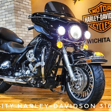 2013 Harley-Davidson® Ultra Classic® Electra Glide®, FLHTCU thumb 2